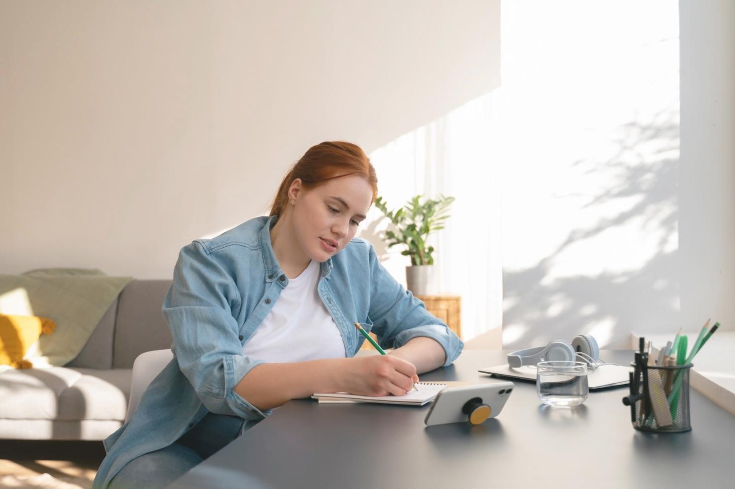 Professional financial communication training environment